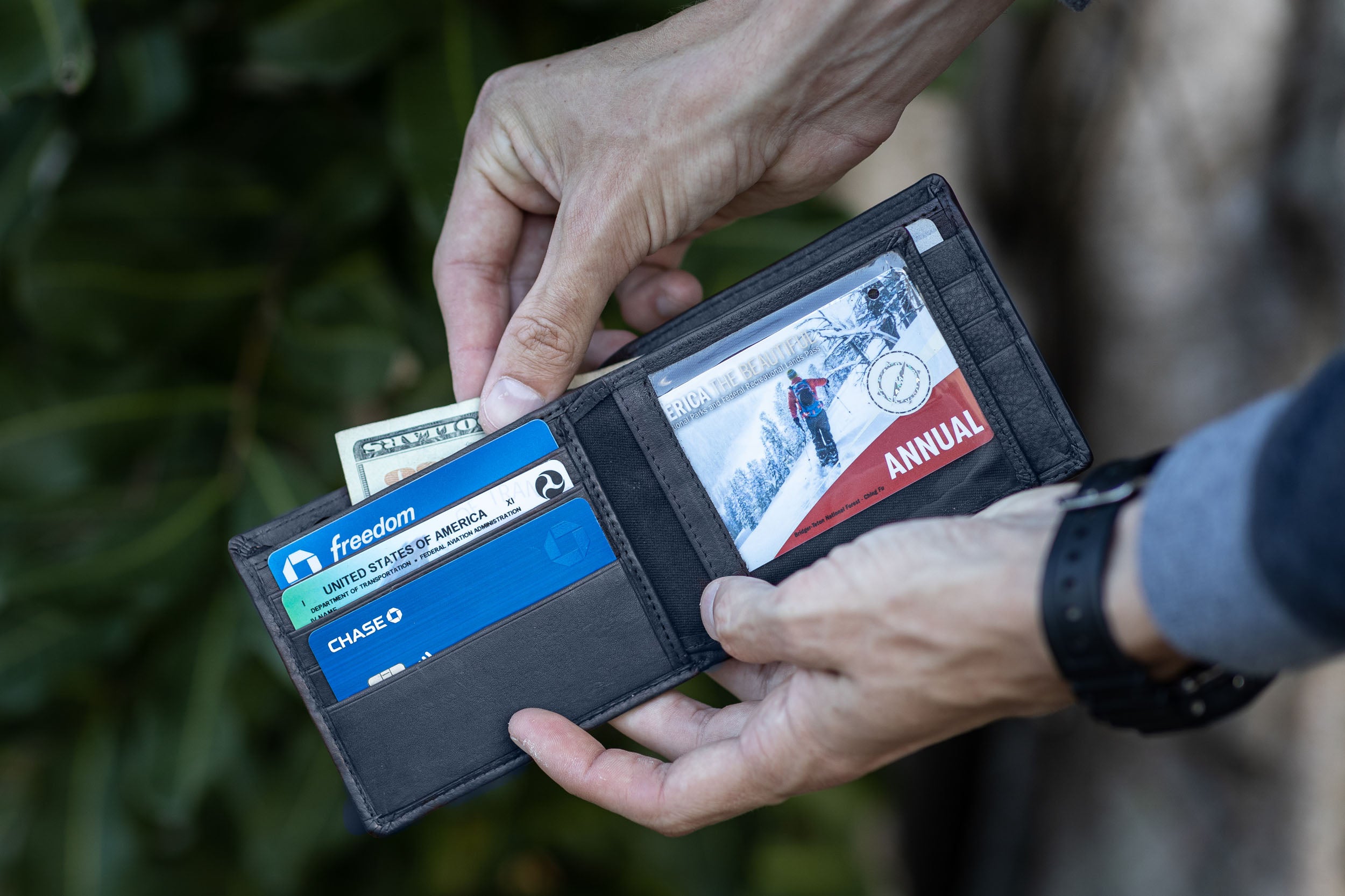 wallets, mens wallet, wallets for women, credit card holder, rfid wallet, bifold, trifold, organizer, handbags, bags, wholesale, wholesale accessories